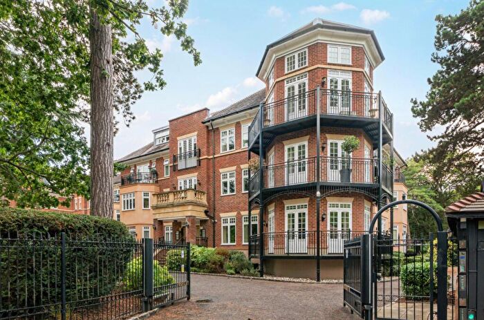 2 Bedroom Apartment For Sale In Worsley Grange, Kemnal Road, Chislehurst, Kent, BR7