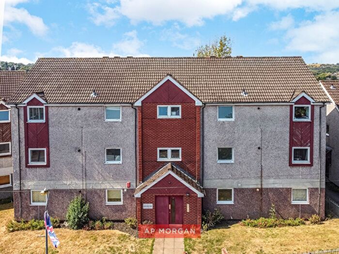 2 Bedroom Flat For Sale In Longwood Road, Rednal, Birmingham, West Midlands, B45