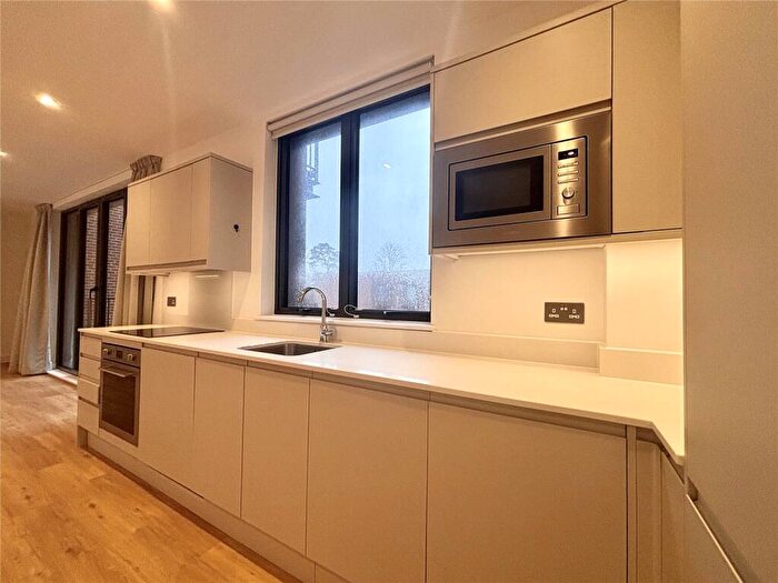 1 Bedroom Flat To Rent In Farnborough Road, Farnborough, Hampshire, GU14