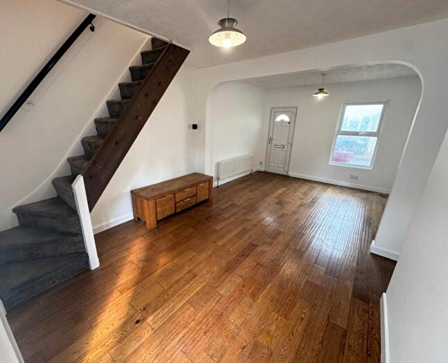 2 Bedroom Terraced House To Rent In Little Street, Reading, RG1