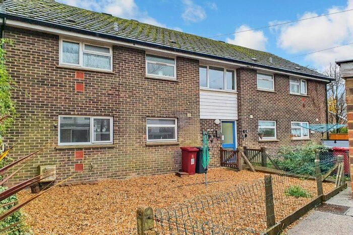 1 Bedroom Flat To Rent In Canal Place, Chichester, West Sussex, PO19