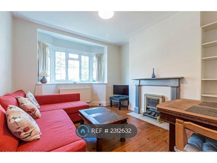 2 Bedroom Flat To Rent In Orford Court, London, SE27