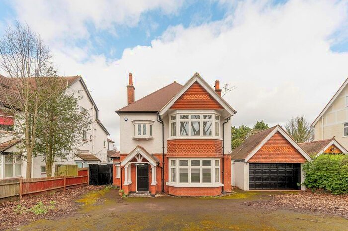 6 Bedroom Detached House To Rent In Hall Road, Wallington, SM6