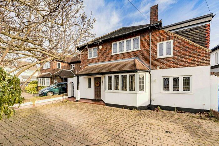 4 Bedroom Detached House To Rent In Woodlands Avenue, New Malden, KT3