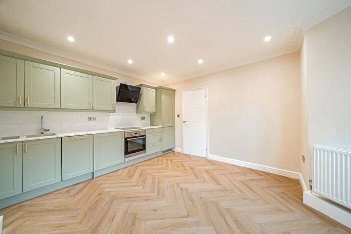 2 Bedroom Flat To Rent In Mosslea Road, Penge, London, SE20