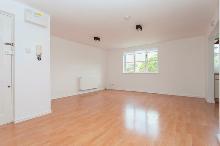 2 Bedroom Apartment To Rent In Alpine Grove, London, E9
