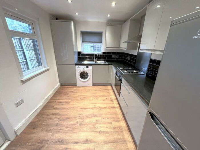 3 Bedroom House To Rent In Woodlands Road, Walthamstow, E17