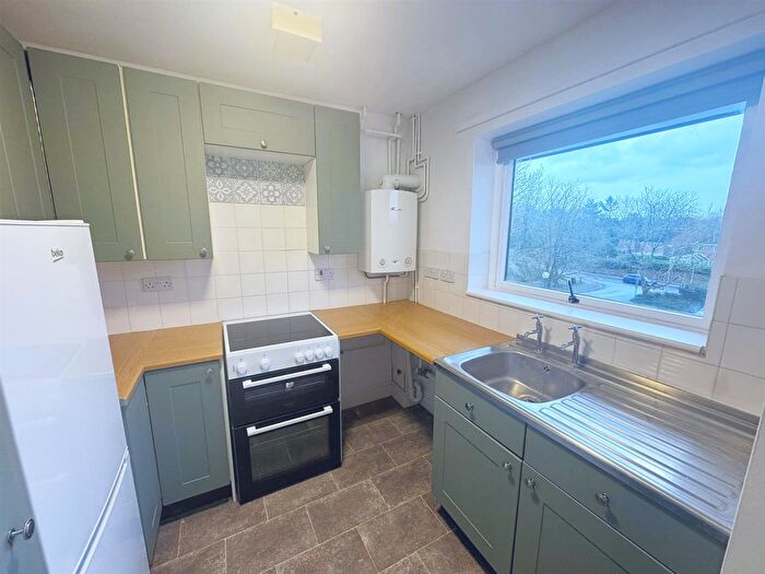 2 Bedroom Flat To Rent In Falkners Close, Fleet, GU51