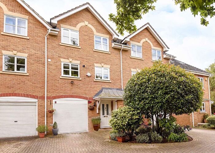 5 Bedroom Property To Rent In Chelsea Gardens, London, W13