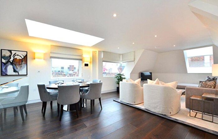 2 Bedroom Flat To Rent In Duke Street, Mayfair, London, W1K