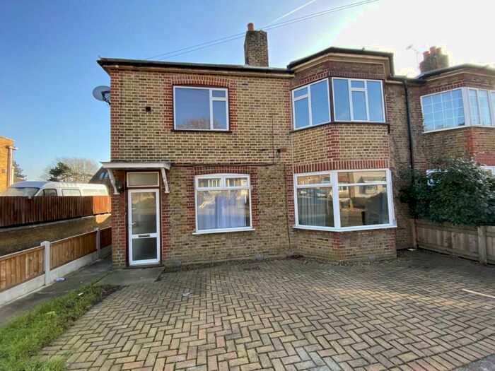 2 Bedroom Apartment To Rent In Kings Chase, Brentwood, CM14