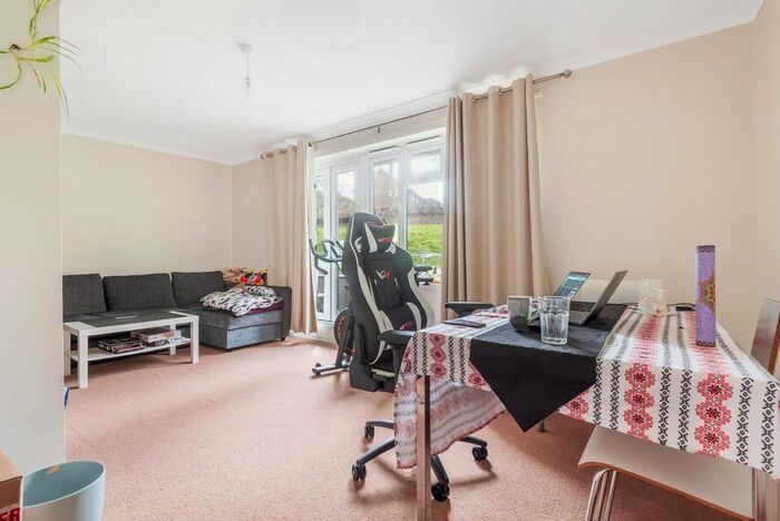 2 Bedroom Flat To Rent In Prendergast Road, London, SE3