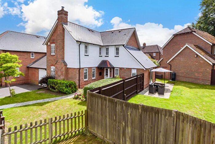 4 Bedroom Link Detached House For Sale In Vigor Close, East Malling, Kent, ME19