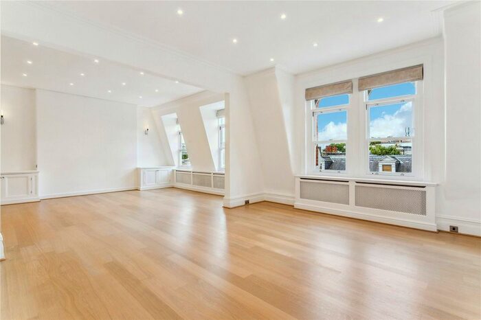 3 Bedroom Flat To Rent In Carlton Mansions, Holland Park Gardens, London, W14