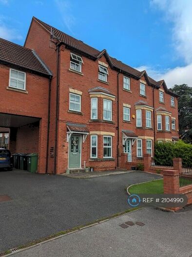 4 Bedroom Semi-Detached House To Rent In Chestnut Road, Redditch, B96