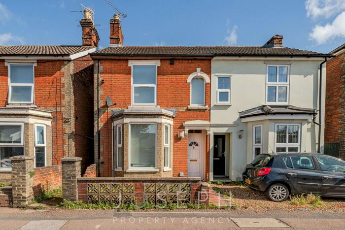 3 Bedroom Semi-Detached House To Rent In Bramford Lane, Ipswich, IP1