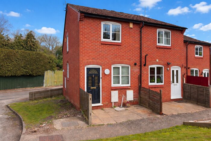 2 Bedroom End Of Terrace House To Rent In Chestnut Cottages, Buckingham, MK18