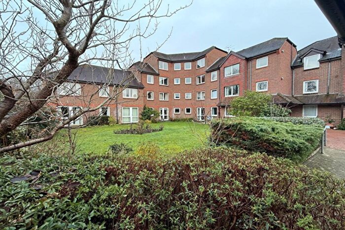 1 Bedroom Flat To Rent In Denehyrst Court, York Road, GU1