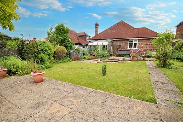 2 Bedroom Bungalow For Sale In Queen Eleanors Road, Guildford, GU2
