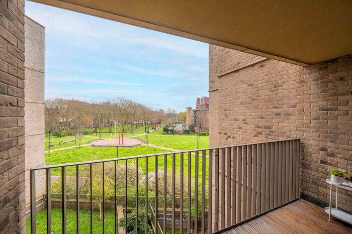 2 Bedroom Flat To Rent In Stead Street, Elephant And Castle, London, SE17