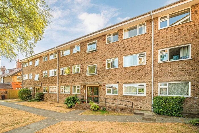 1 Bedroom Flat To Rent In Lovelace Road, Surbiton, KT6