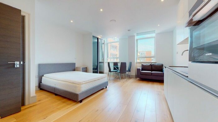 Studio To Rent In Lawrence Road, London, N15