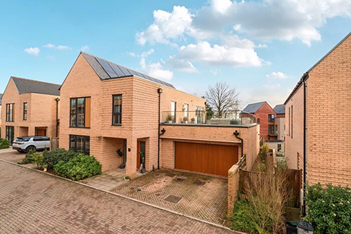 4 Bedroom Detached House For Sale In Hallowes Close, Redhill, RH1