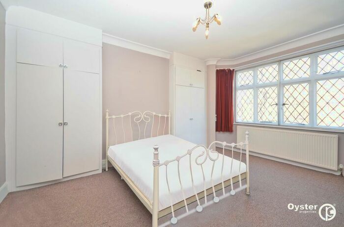 1 Bedroom Flat To Rent In Chase Side, N14