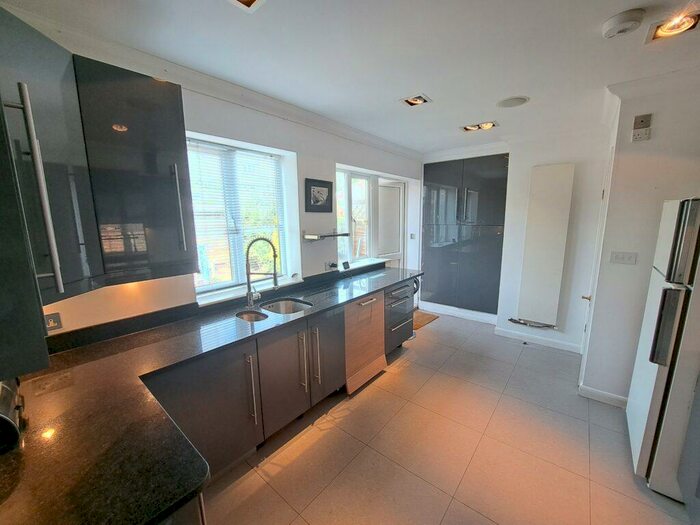 3 Bedroom Semi-Detached House To Rent In Bedroom Semi-Detached House &ndash; Lee Close, Walthamstow, E17