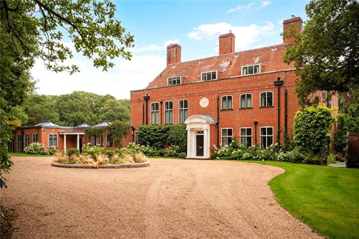 6 Bedroom Detached House For Sale In Durford Wood, Petersfield, Hampshire, GU31