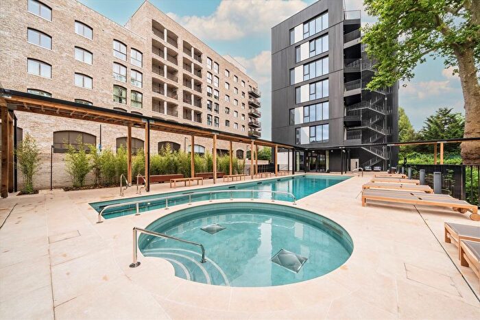 2 Bedroom Flat For Sale In Ronalds Road, Brentford, TW8