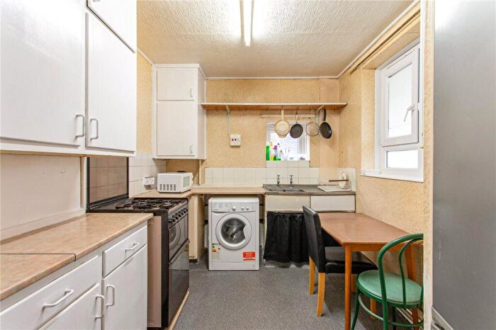 3 Bedroom Apartment For Sale In Paragon Road, London, E9