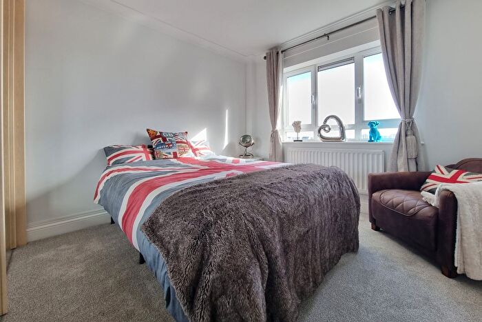 2 Bedroom Flat To Rent In Lock Approach, Port Solent, Portsmouth, PO6