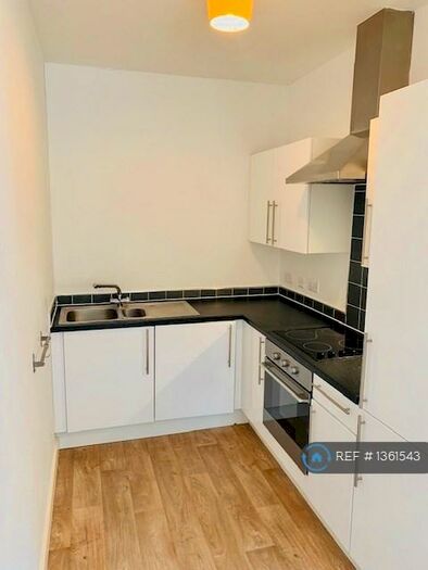 1 Bedroom Flat To Rent In Kinderlee Way, Chisworth, Glossop, SK13
