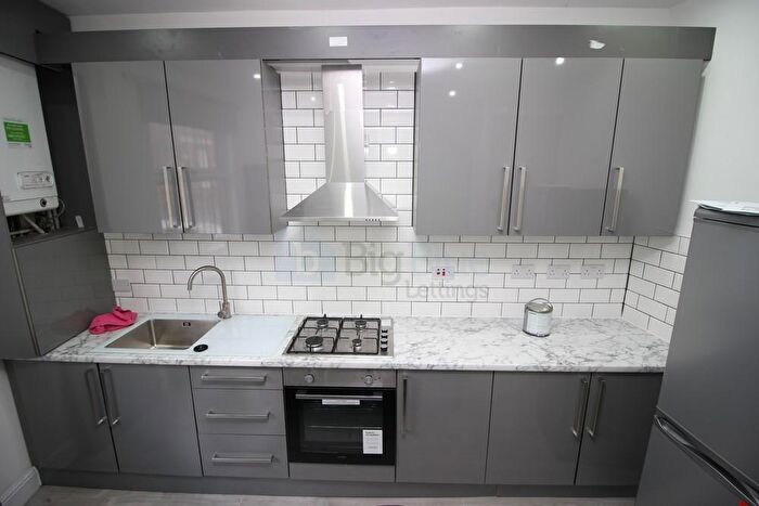 2 Bedroom House To Rent In Kelsall Avenue, Leeds, LS6