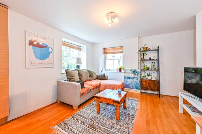 2 Bedroom Flat To Rent In Chaplin House, Islington, London, N1