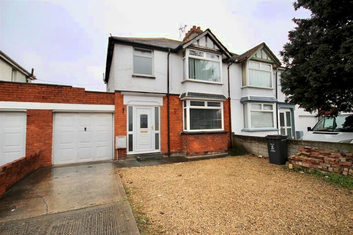 3 Bedroom Semi-Detached House To Rent In Drove Road, Old Walcot, Swindon, SN1