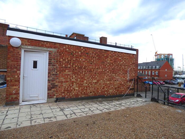 1 Bedroom Flat To Rent In High Street, Gosport, PO12