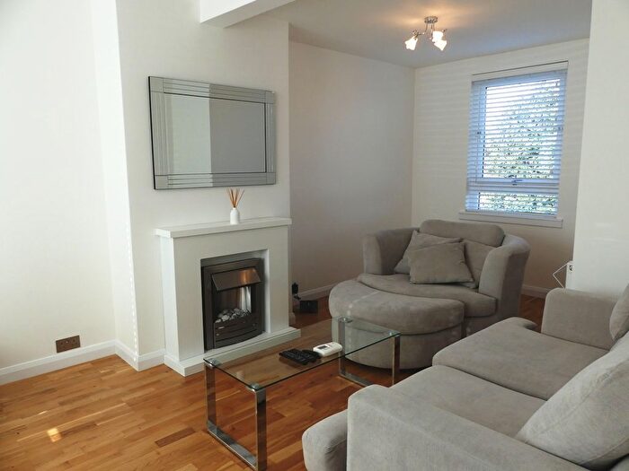 3 Bedroom Flat To Rent In Auchinyell Road, Aberdeen, AB10