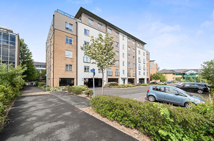 2 Bedroom Apartment For Sale In Fleming Place, Bracknell, RG12