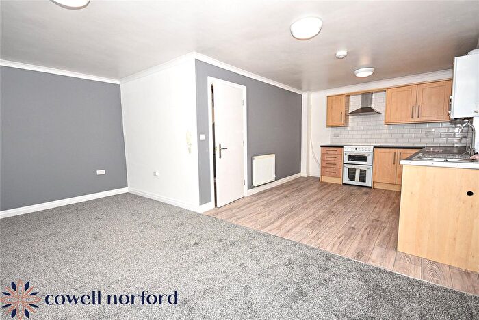 2 Bedroom Flat For Sale In Halliwell Street, Milnrow, Rochdale, Greater Manchester, OL16
