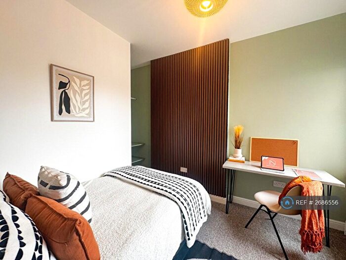 6 Bedroom Semi Detached House To Rent In Henry Road, Gloucester, GL1