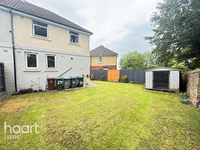 3 Bedroom Semi-Detached House For Sale In Shirley Crescent, Bradford, BD12