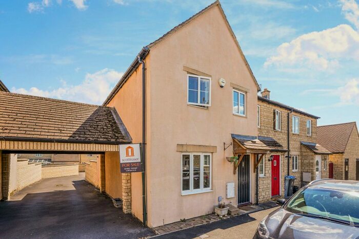 3 Bedroom Semi-Detached House To Rent In Woodrush Gardens, Carterton, OX18