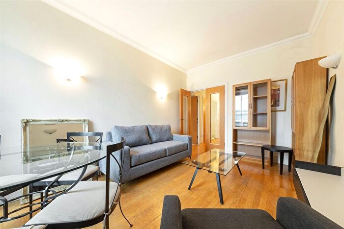 2 Bedroom Flat For Sale In Whitehouse Apartments, London, SE1