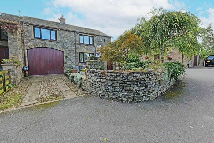 3 Bedroom Cottage For Sale In Ben Lane, Barnoldswick, BB18