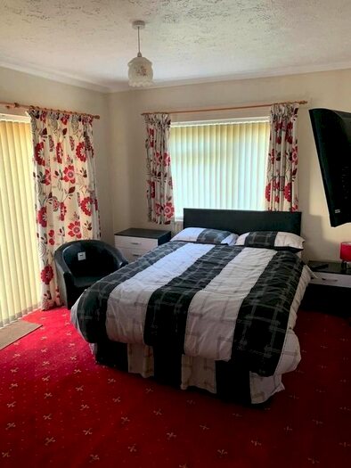 4 Bedroom Semi-Detached House To Rent In Underwood Avenue, Ash, Aldershot, GU12