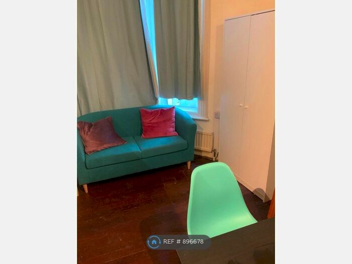 Studio To Rent In Bulwer Street, London, W12