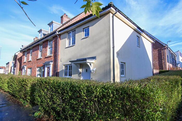 3 Bedroom End Of Terrace House For Sale In Fromus Walk, Saxmundham, IP17