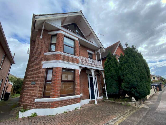 2 Bedroom Flat To Rent In Markham Road, Bournemouth, BH9
